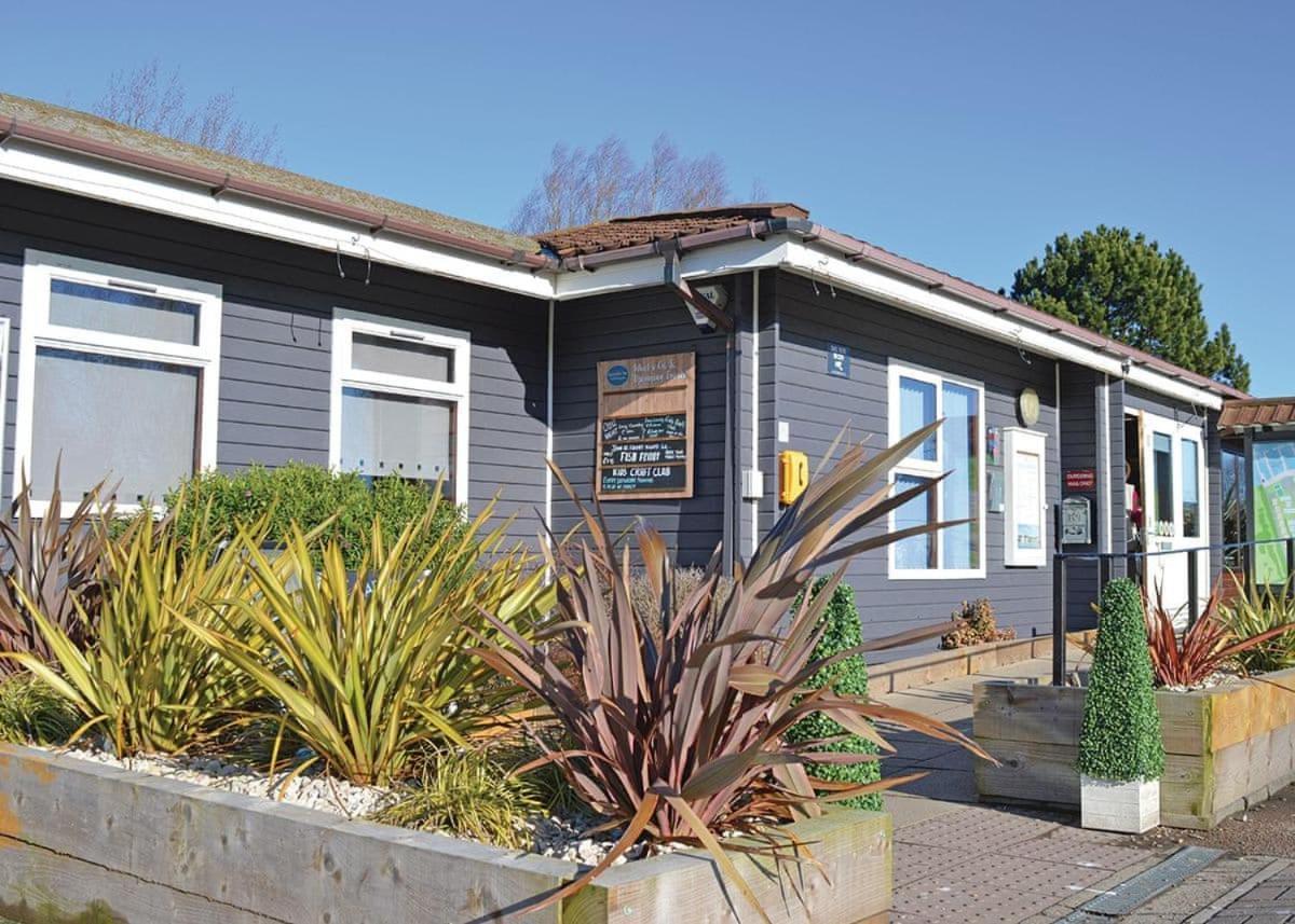 Broadlands Park And Marina Hotel Pakefield Buitenkant foto