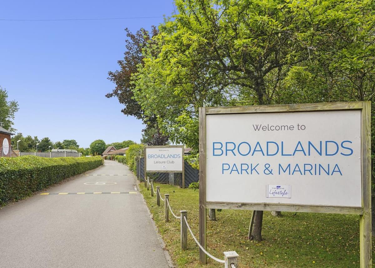 Broadlands Park And Marina Hotel Pakefield Buitenkant foto