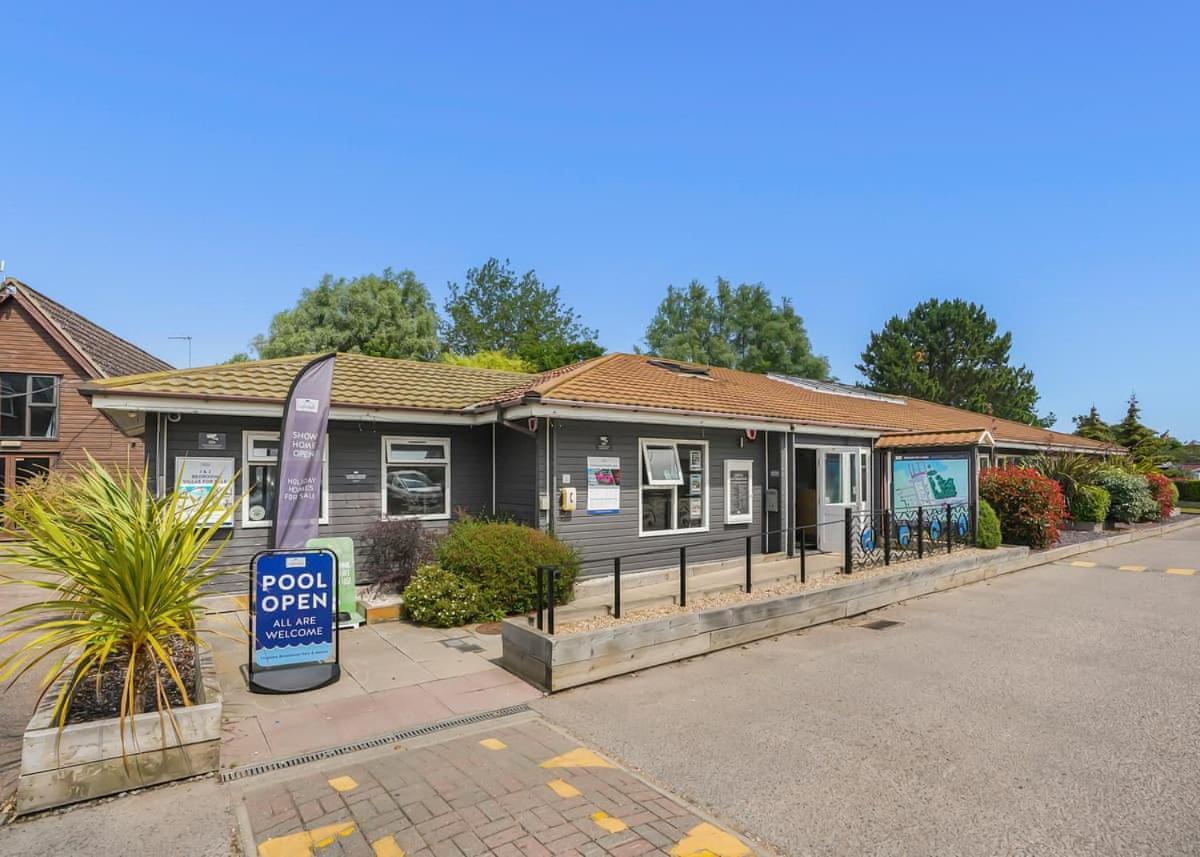 Broadlands Park And Marina Hotel Pakefield Buitenkant foto